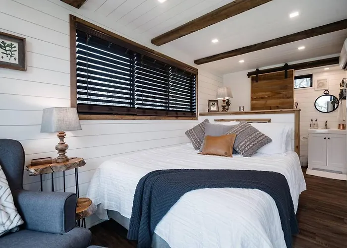 Stunning Cargohome Near Waco, Magnolia And Baylor